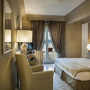 Deluxe Zimmer mit Kingsize-Bett